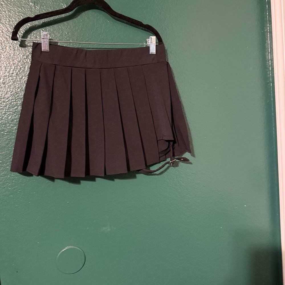 HALARA Black Pleated Mini Skirt with Side Tie Detail